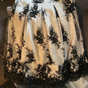 Midi fluffy skirt with design